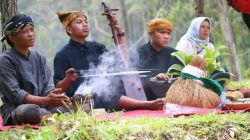 Tarawangsa: Nada Leluhur yang Kian Melemah, Di Bawah Payung Aturan yang Diam