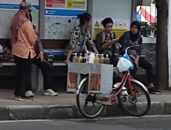 Dari “Mbok Jamu Gendong” Jadi “Mbok Jamu Bersepeda”: Jejak Zaman, Perjuangan Tak Pernah Berubah